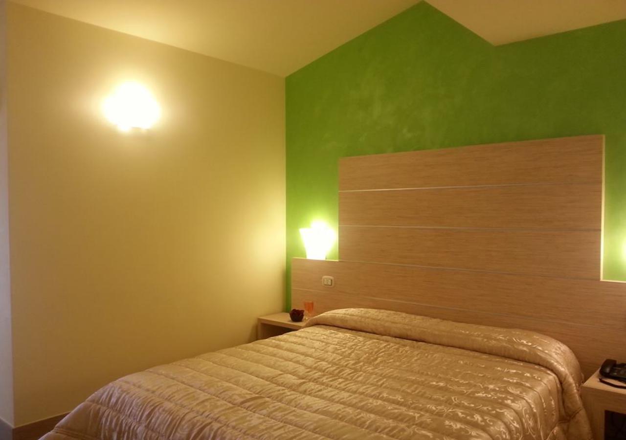 Hotel La Rosa Dei Venti Monte San Giusto Exteriör bild